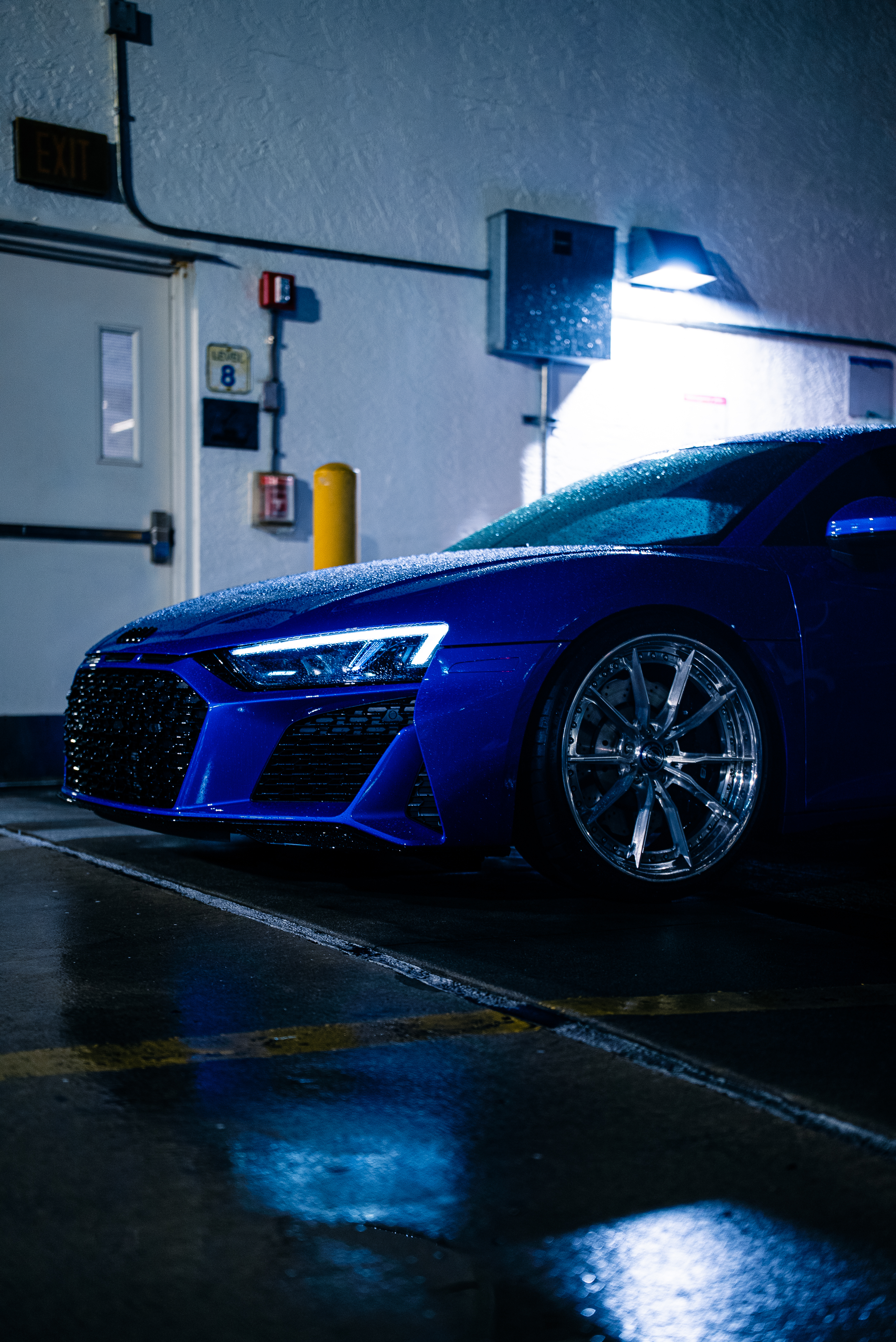 Gen 3 Audi R8 with Motivo Forged CS-M custom wheels in gloss brushed clear face and gloss polished clear lip close view