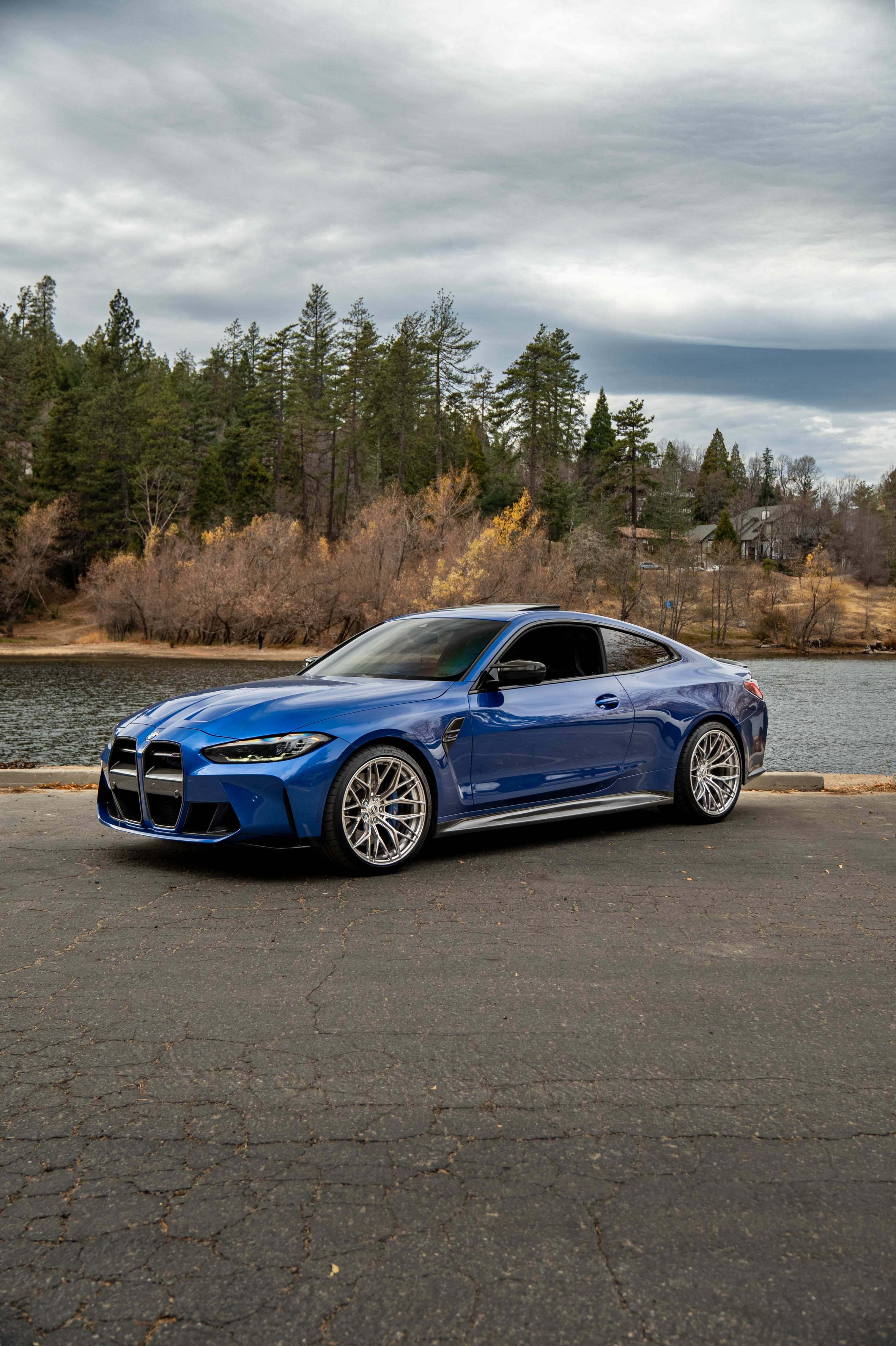 G82 BMW M4 with Motivo Forged MB-E custom wheels in gloss polished clear finish front side view