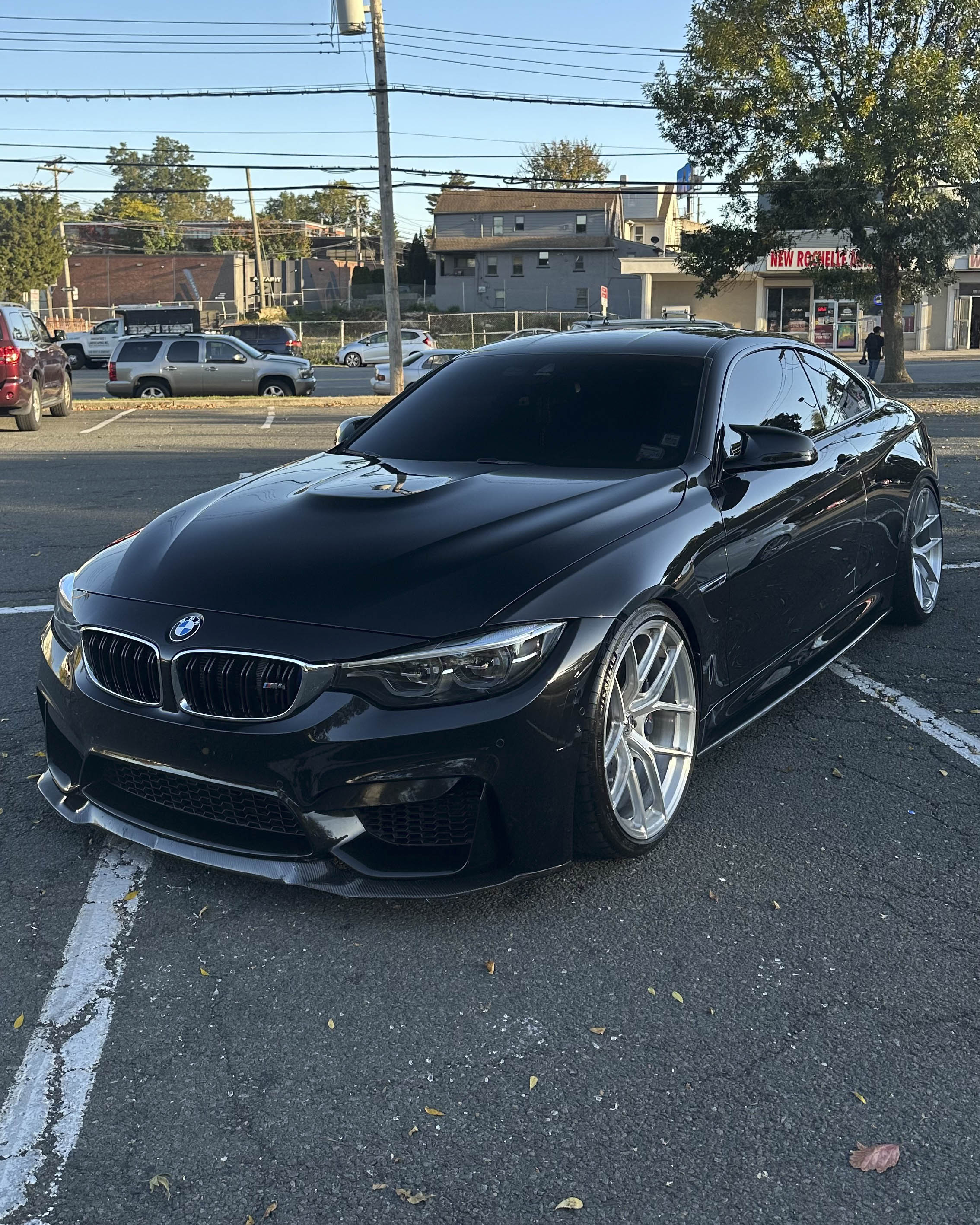 F82 BMW M4 with Motivo Forged MB-J custom wheels in gloss brushed clear finish front side view
