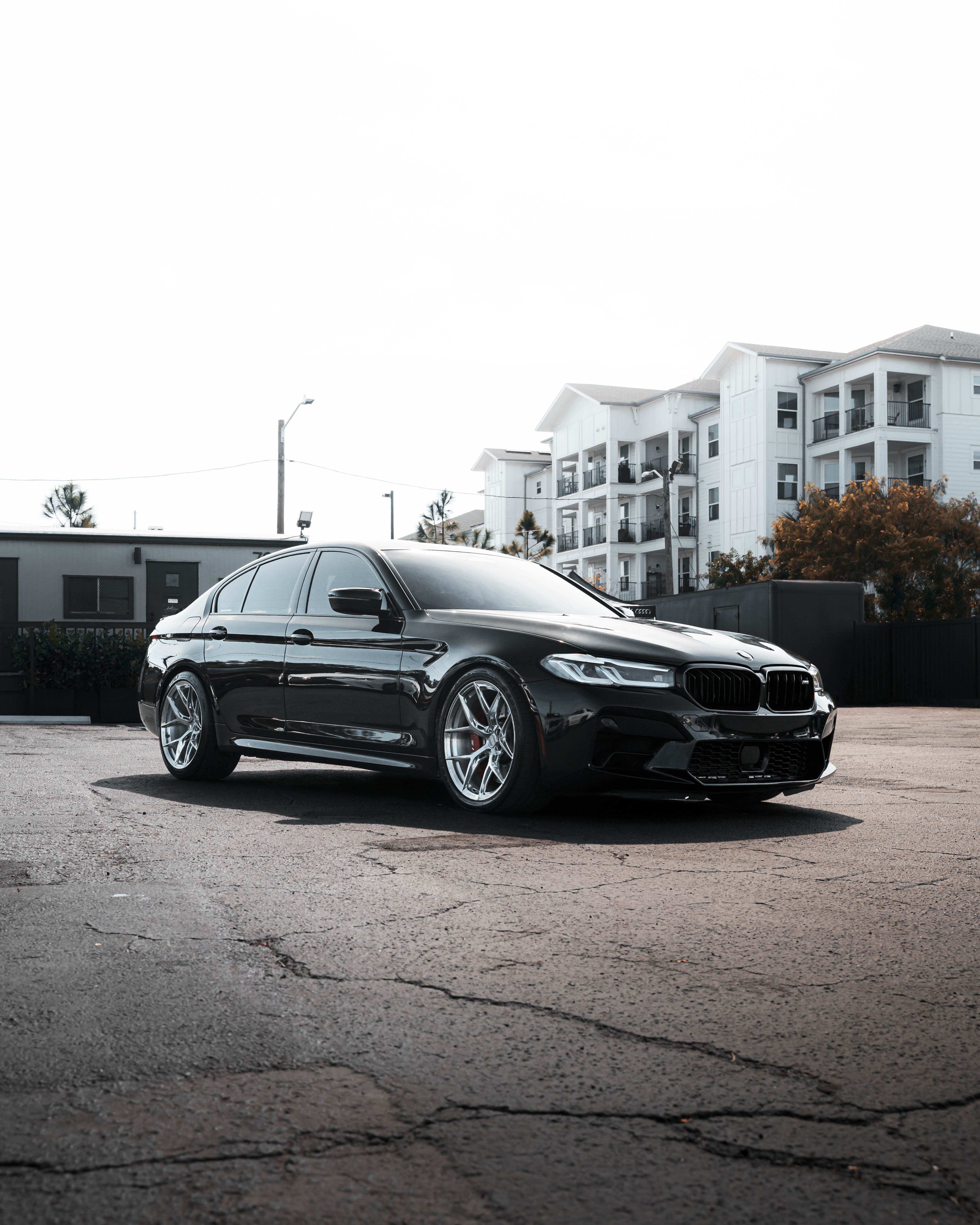F90 BMW M5 LCI with Motivo Forged MB-H custom wheels in gloss polished clear finish front side view