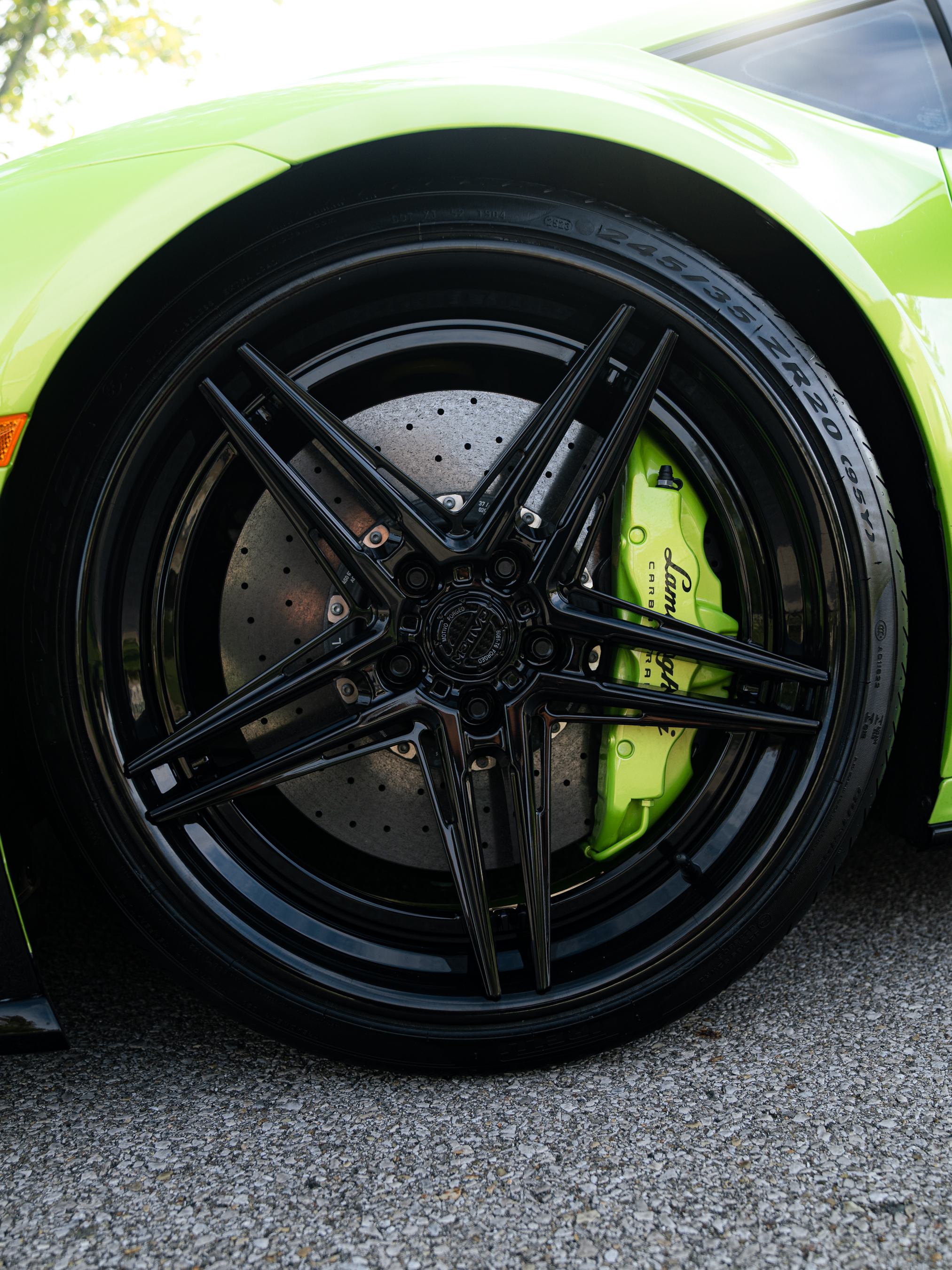 Lamborghini Huracan with Motivo Forged CS-D custom wheels in gloss black face and gloss black lip wheel view