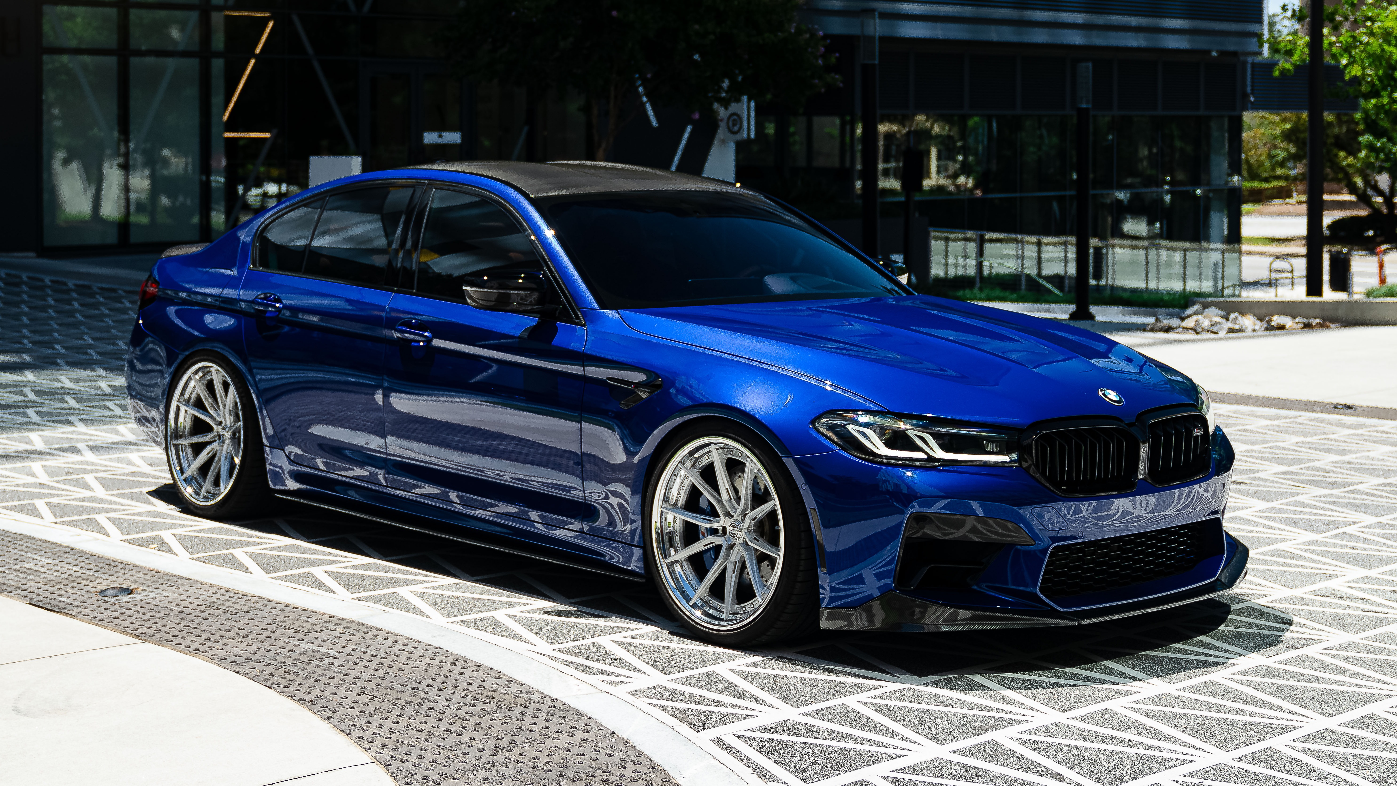 F90 BMW M5 LCI with Motivo Forged CS-R custom wheels in gloss brushed clear face and chrome lip side view