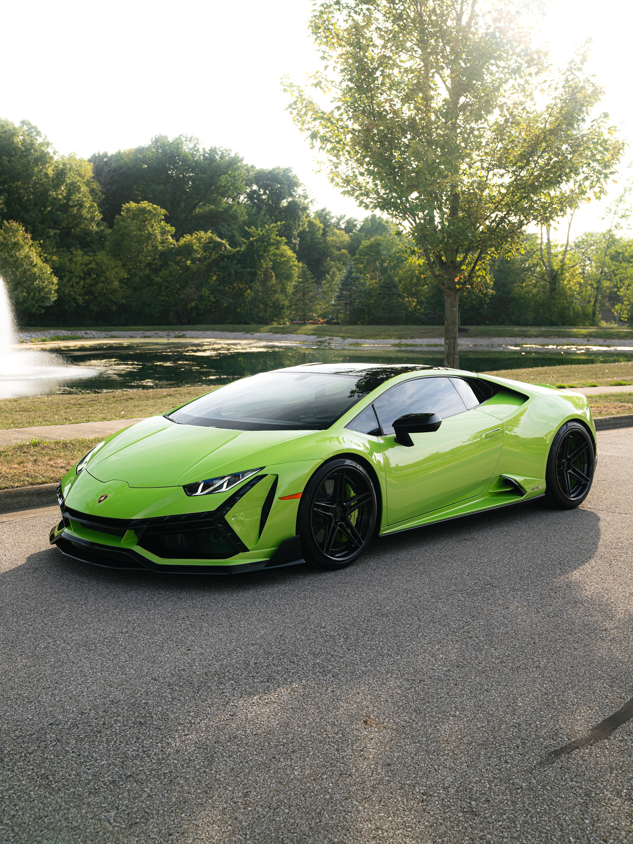 Lamborghini Huracan with Motivo Forged CS-D custom wheels in gloss black face and gloss black lip side view
