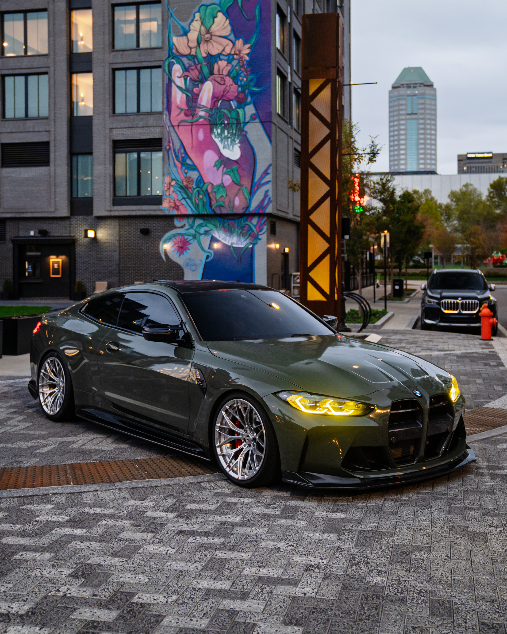 BMW M4 with Motivo Forged CS-C custom wheels in gloss polished clear face and brushed clear barrel front side view