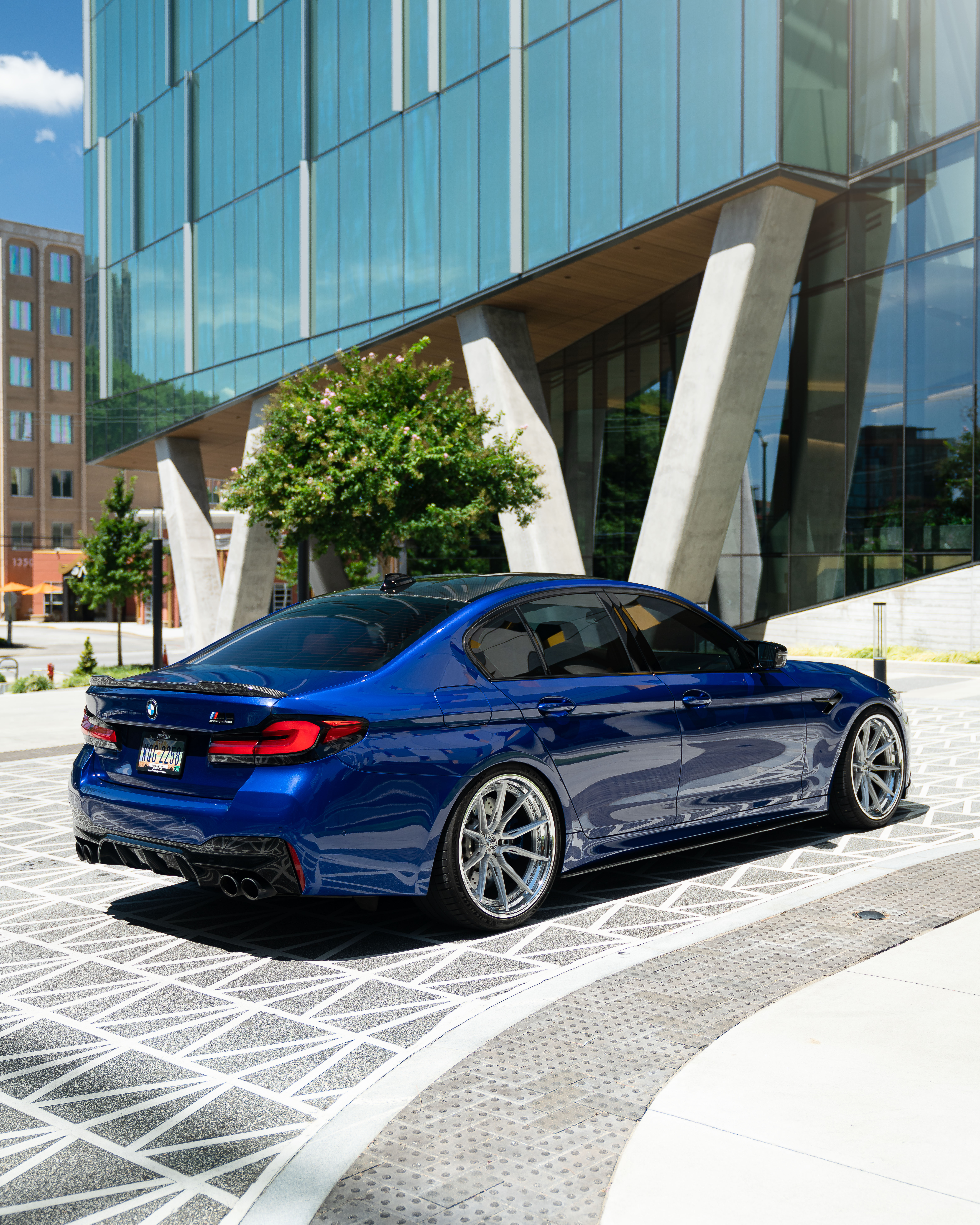 F90 BMW M5 LCI with Motivo Forged CS-R custom wheels in gloss brushed clear face and chrome lip rear right side view