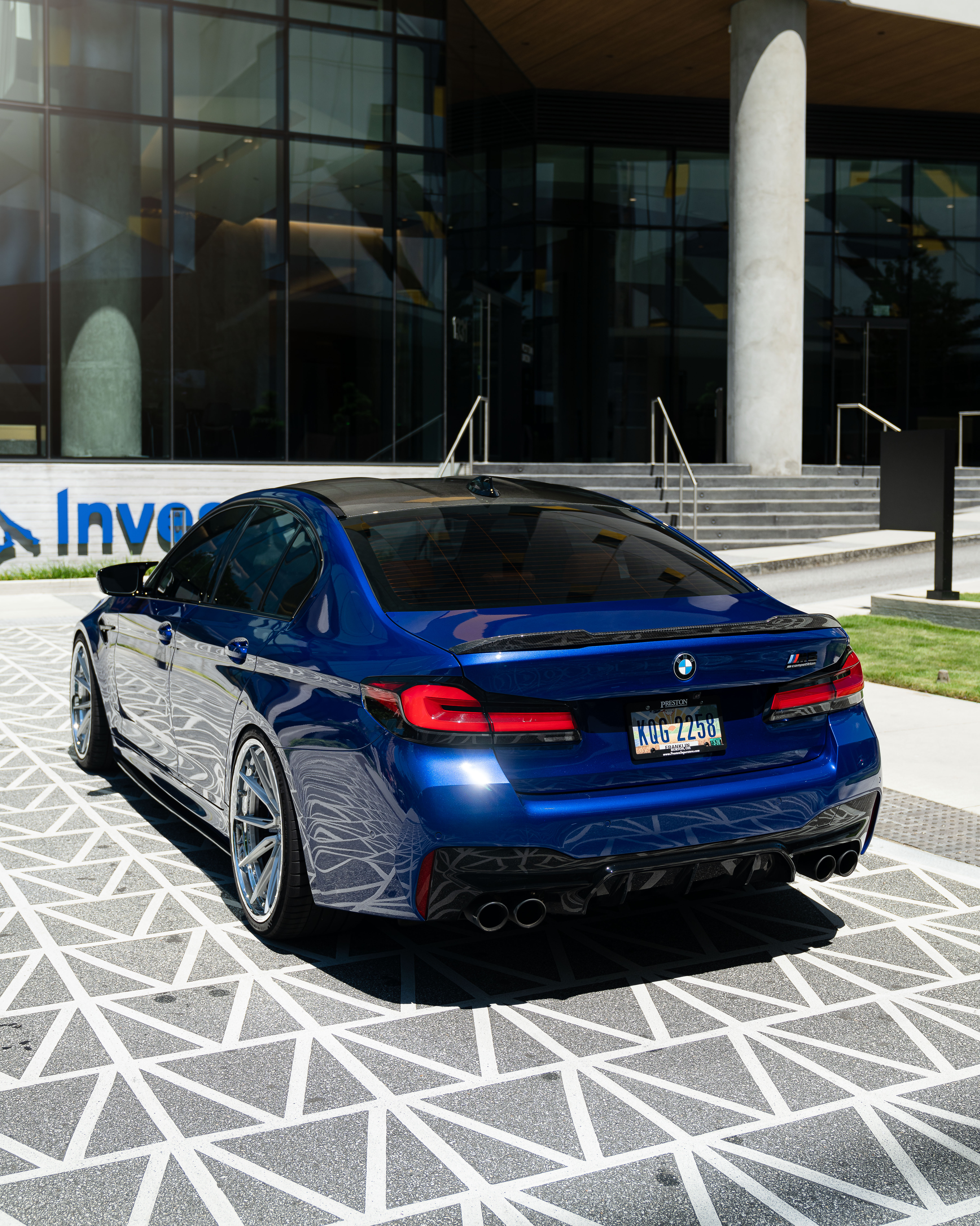 F90 BMW M5 LCI with Motivo Forged CS-R custom wheels in gloss brushed clear face and chrome lip rear view