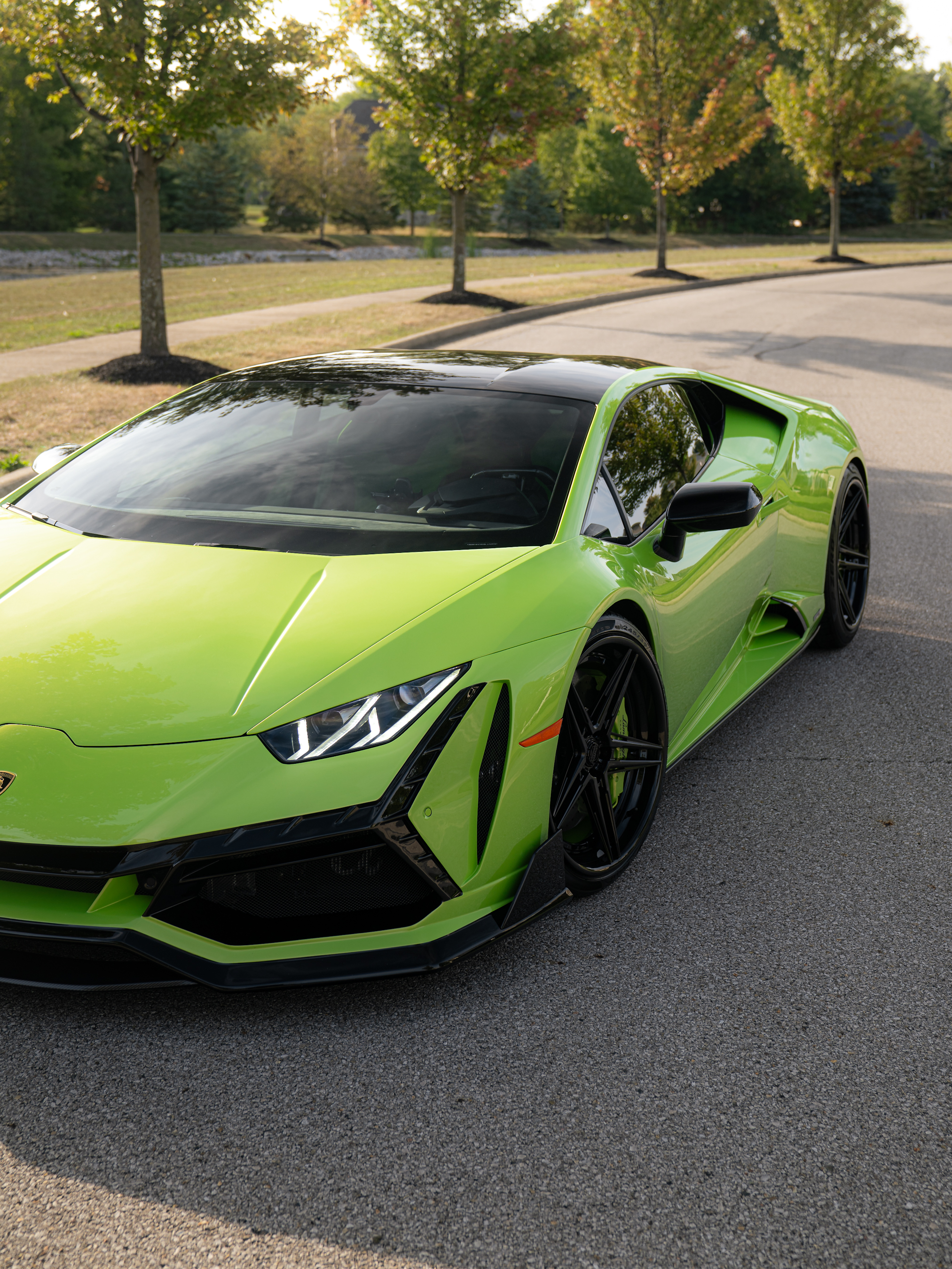 Lamborghini Huracan with Motivo Forged CS-D custom wheels in gloss black face and gloss black lip high side view