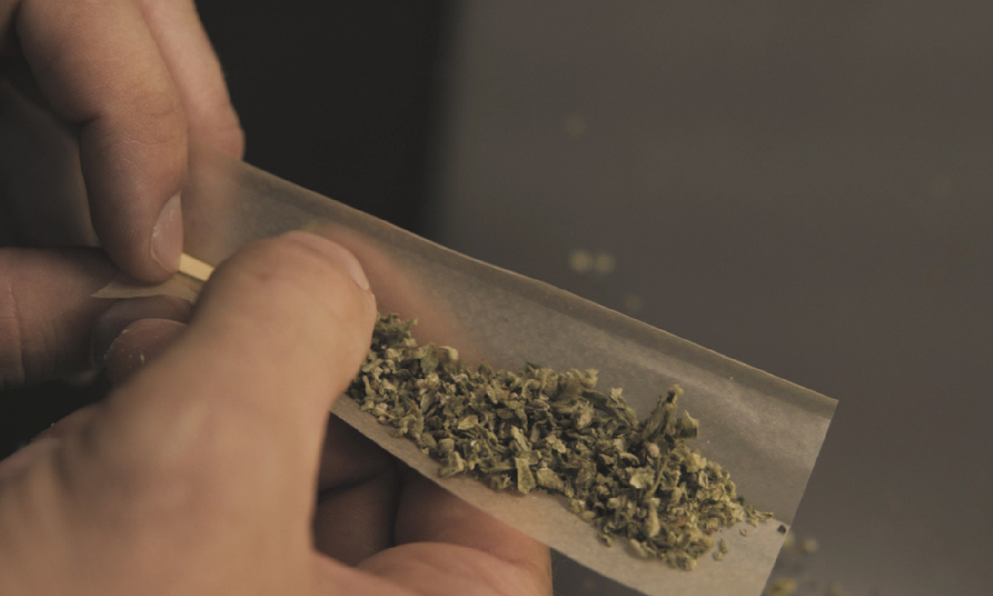 RAW Rolling Papers Sizes Explained Plus How to Spot Fakes and Where to Buy