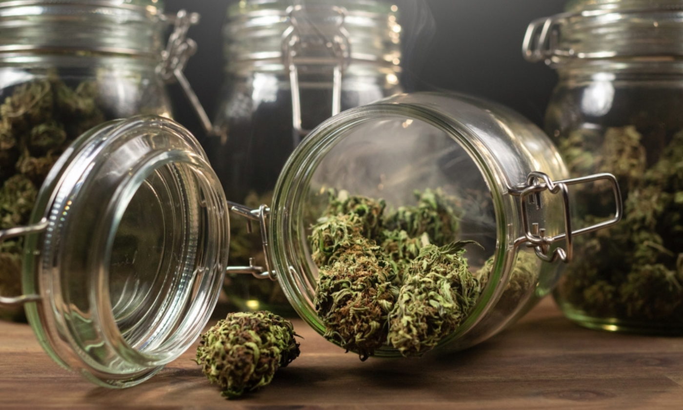 HHC vs Delta 9 THC Effects and Chemistry Differences Explained