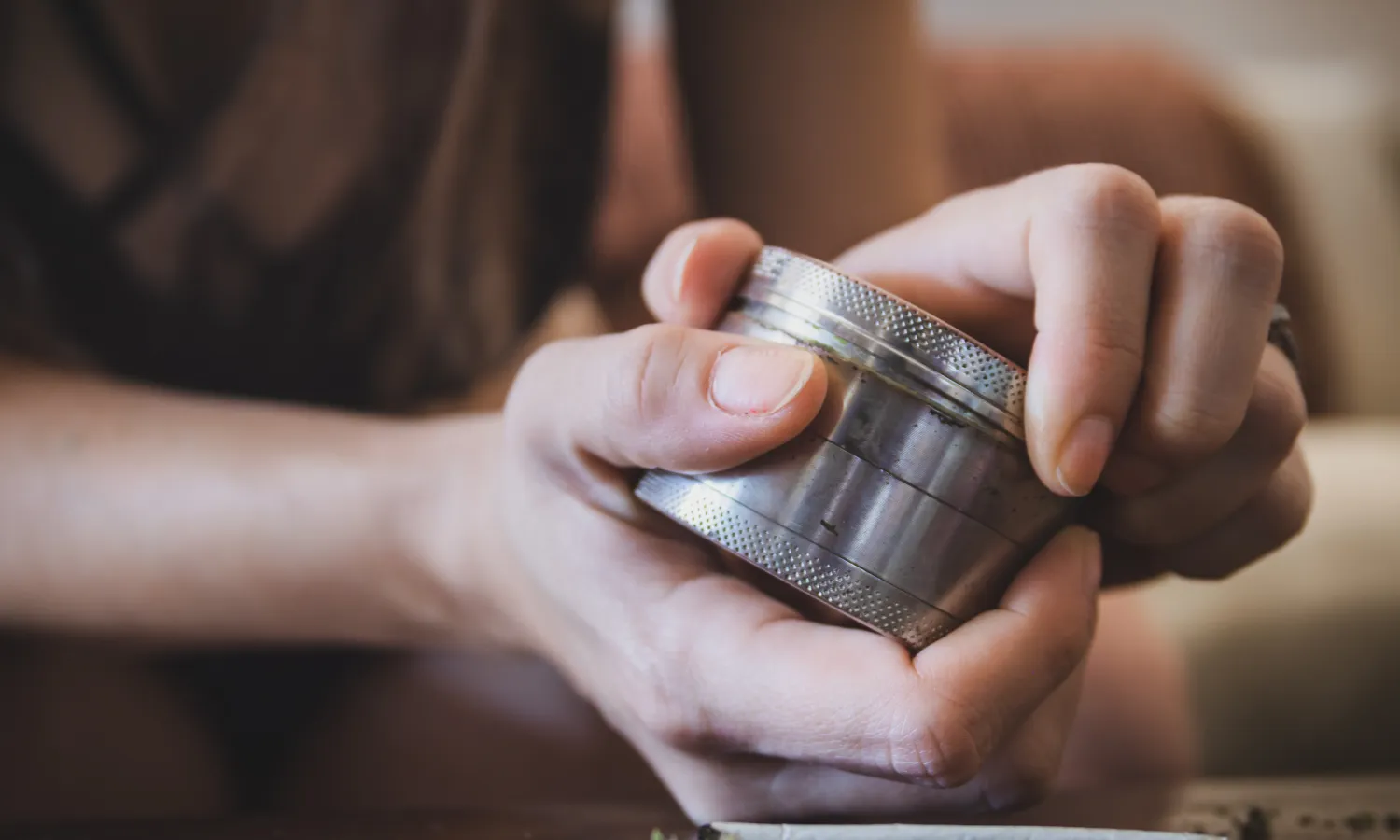 How to Clean a Weed Grinder: A Guide for All Grinder Types