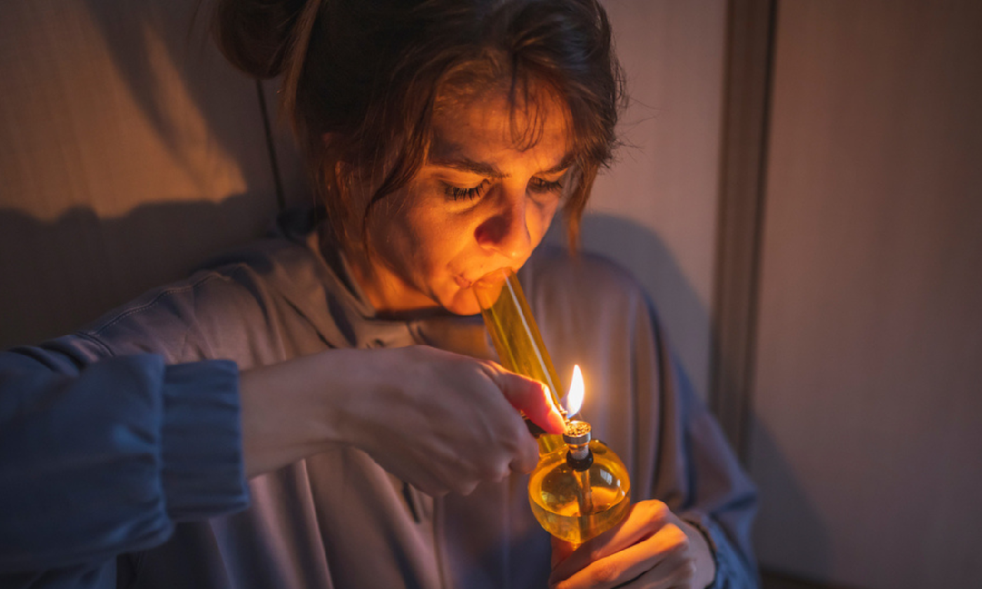 Silicone vs Glass Bongs: Which Material Wins for Your Needs