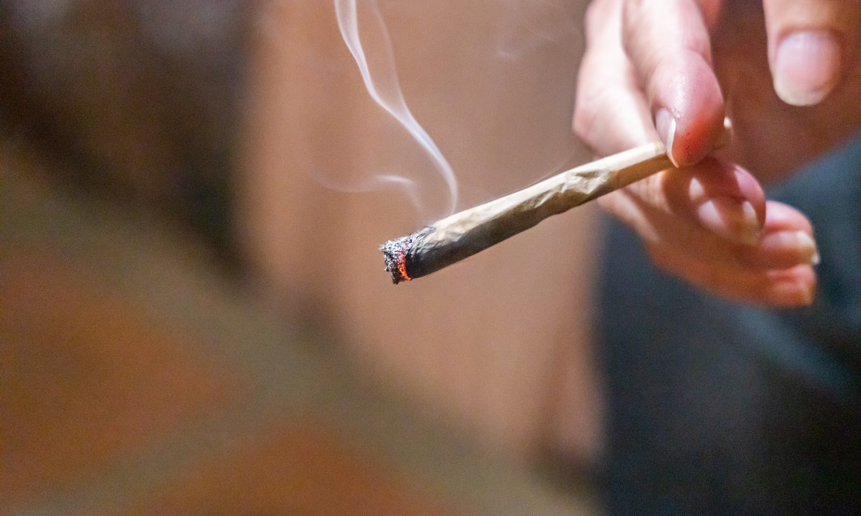 How To Smoke a Pre-Roll and Tap It Out for Later