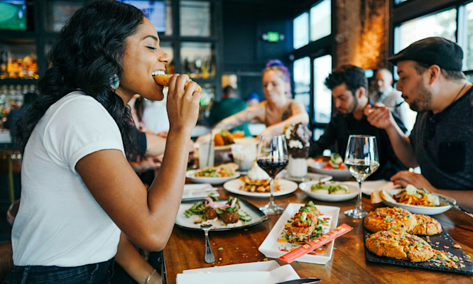 How to Not Get the Munchies With Food, Water, and the Right Strains