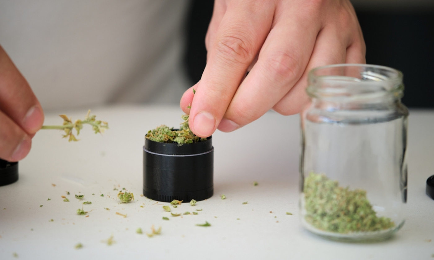 How to Grind Weed Without a Grinder Using 5 Household Items