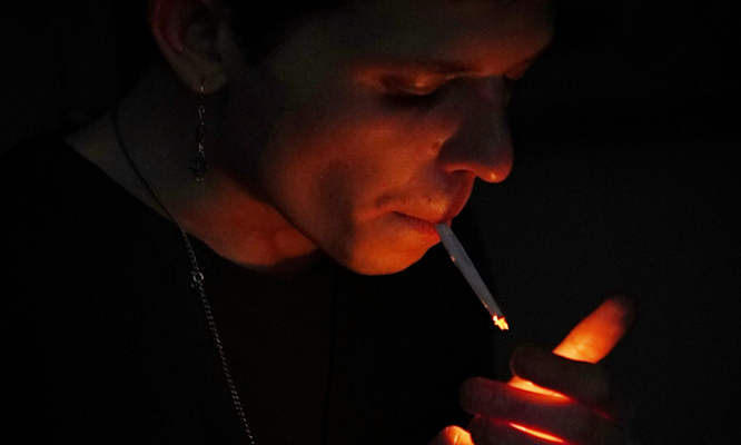 Pre-Roll Won't Stay Lit? Here's What You're Doing Wrong