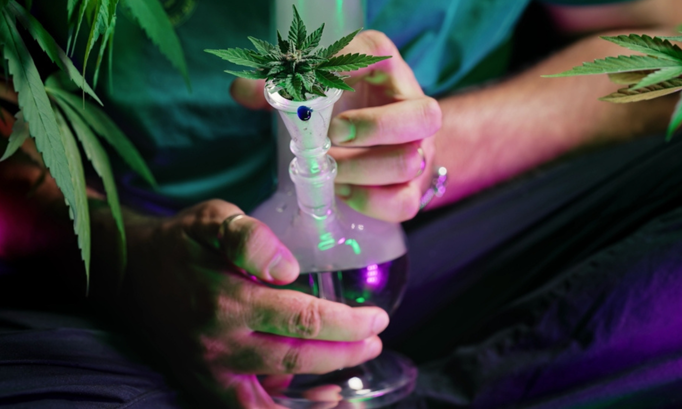 What Does Bubbler Mean? The Guide to Hybrid Bong Pipes