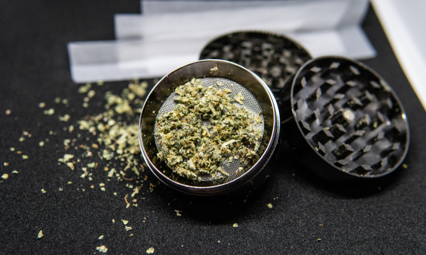 How to Grind Weed Properly Using Any Type of Grinder