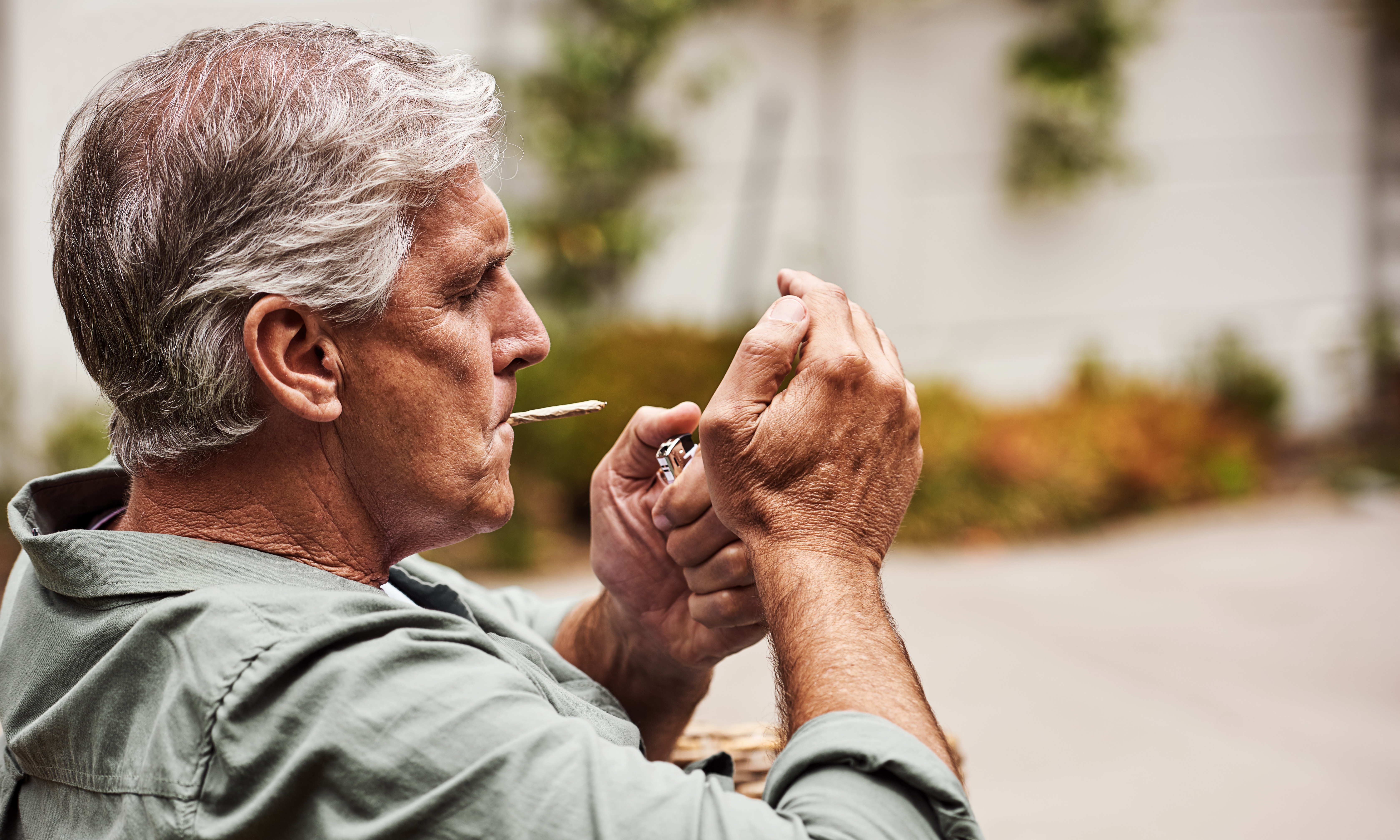 How To Smoke Weed: A Quick Beginner's Guide