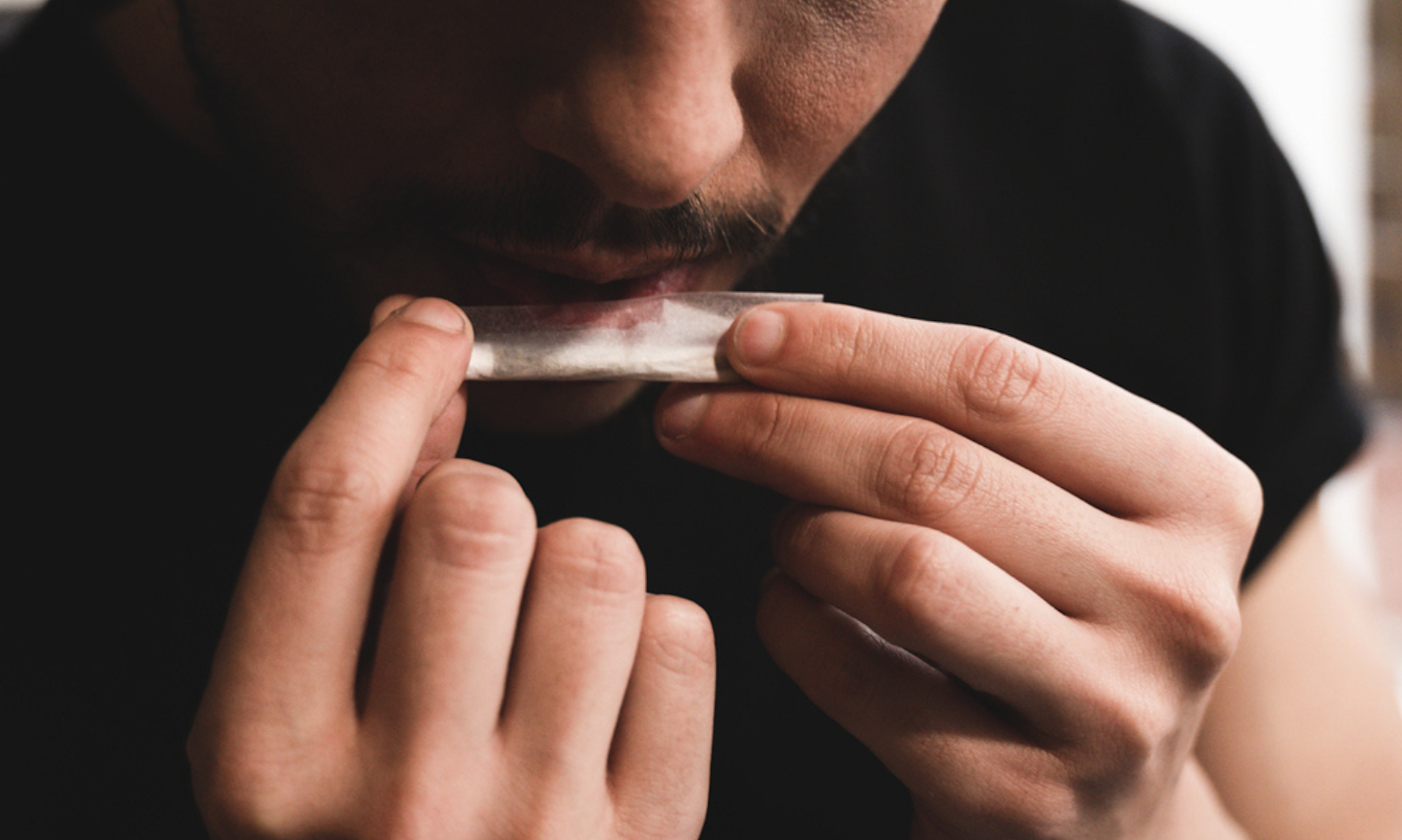 How to Roll a Spliff Step by Step with Cannabis Tobacco Ratios