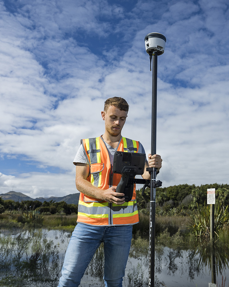 man holding a Trimble R580