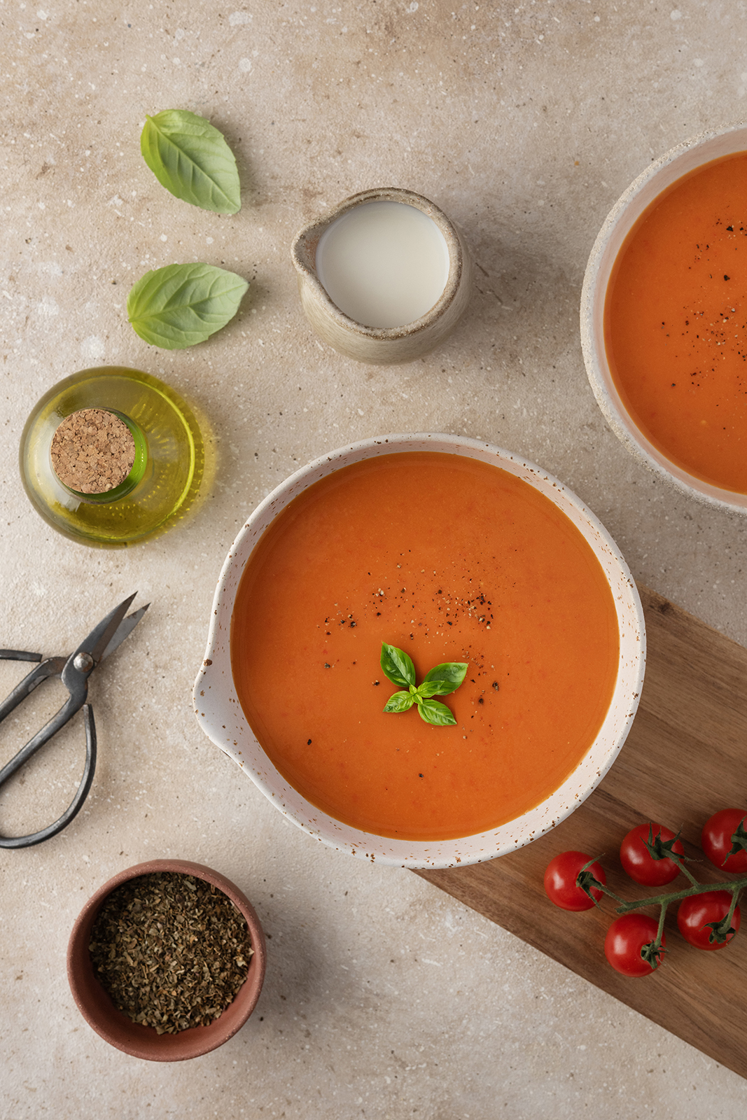 Velouté poivrons, tomates et lait de chèvre