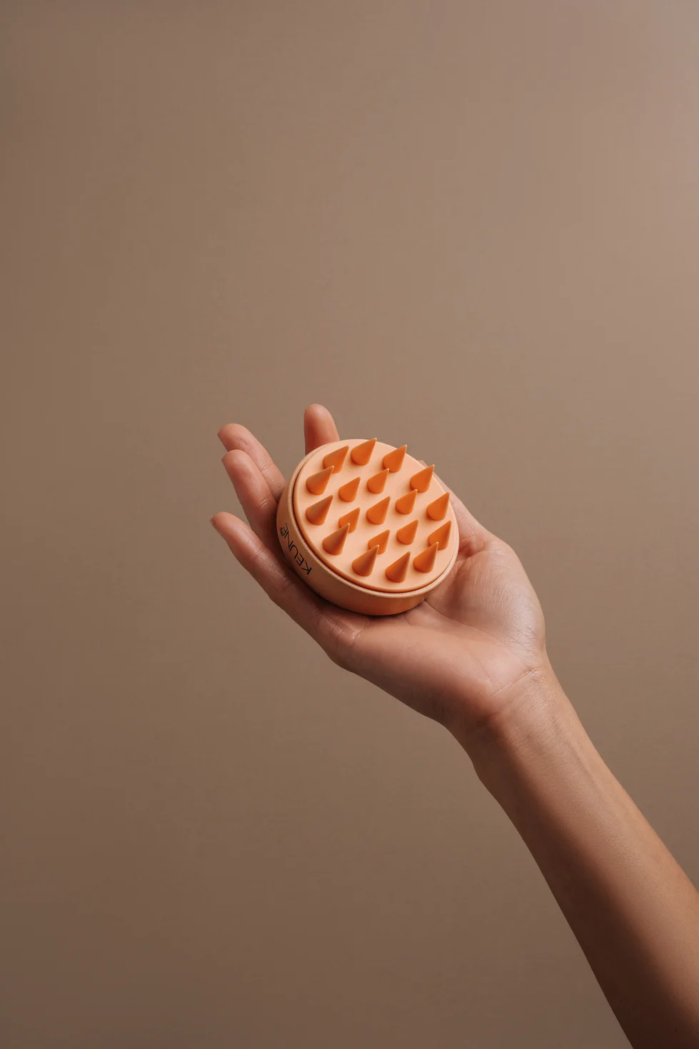 Keune-March-COCO-Scalp-Brush-Key-Visual-8-online