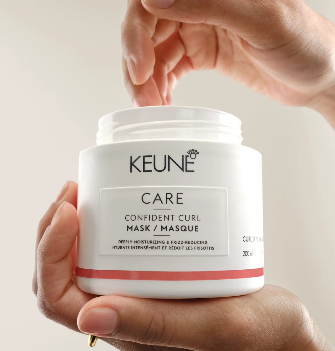 Lifestyle Image of Confident Curl Mask