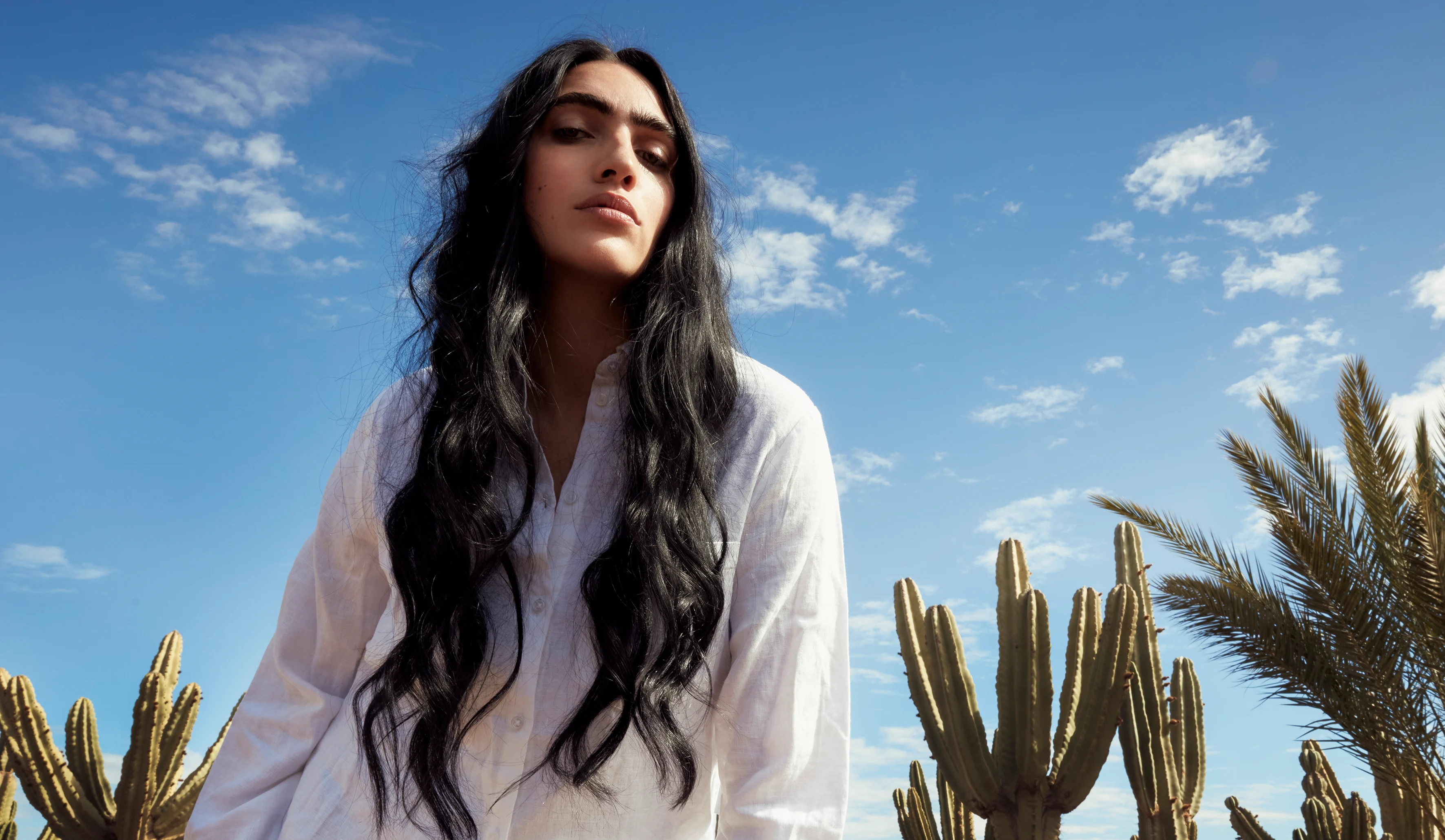 Image of model with bouncy waves hair trend