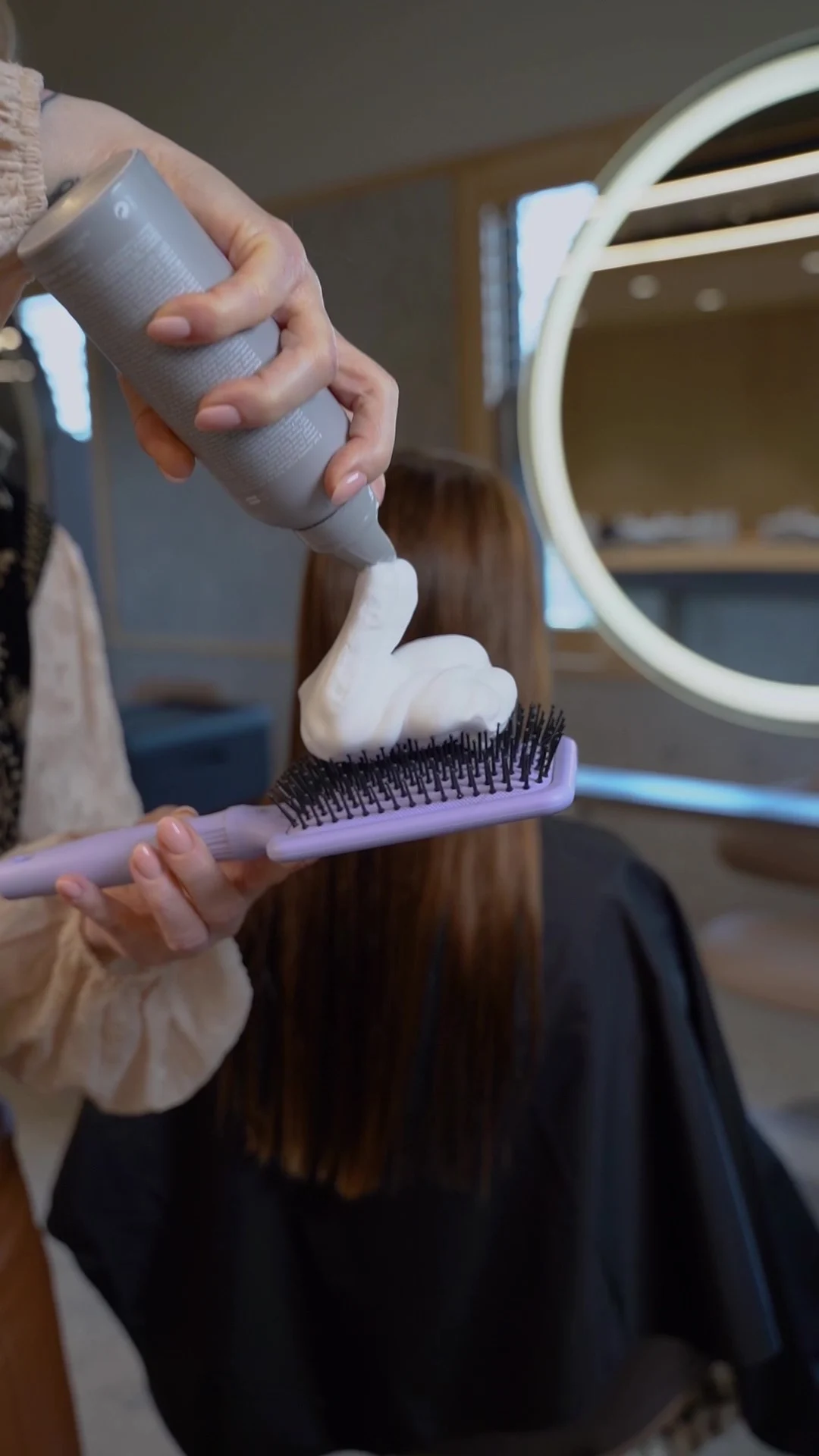 Image Thumbnail of Video of Keune X Olivia Garden hairbrush 2