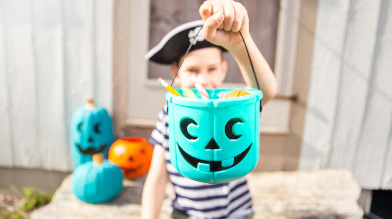 teal-pumpkin-halloween-1