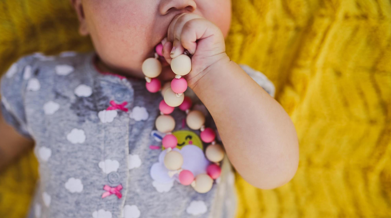 breastfeeding-teething-3