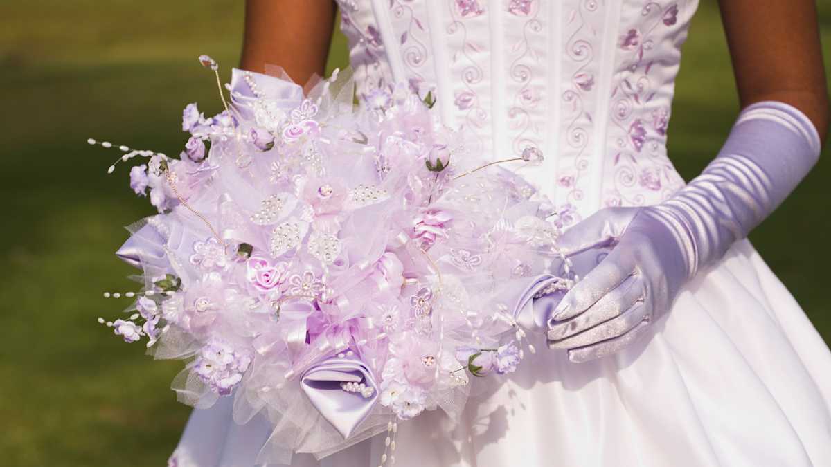 What Gifts to Give for a Quinceañera | Mom.com