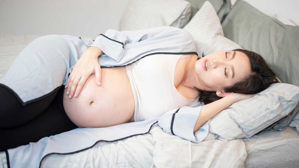 What Are the Best Sleeping Positions While Pregnant? | Mom.com