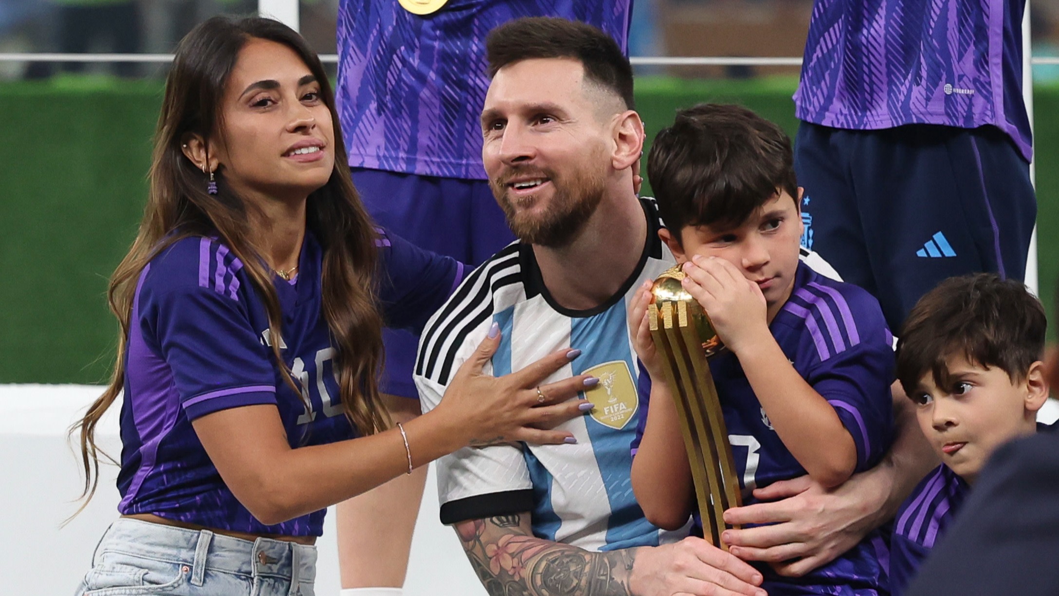 Lionel Messi Has Emotional Moment With His Kids After Argentinas World Cup Win pic