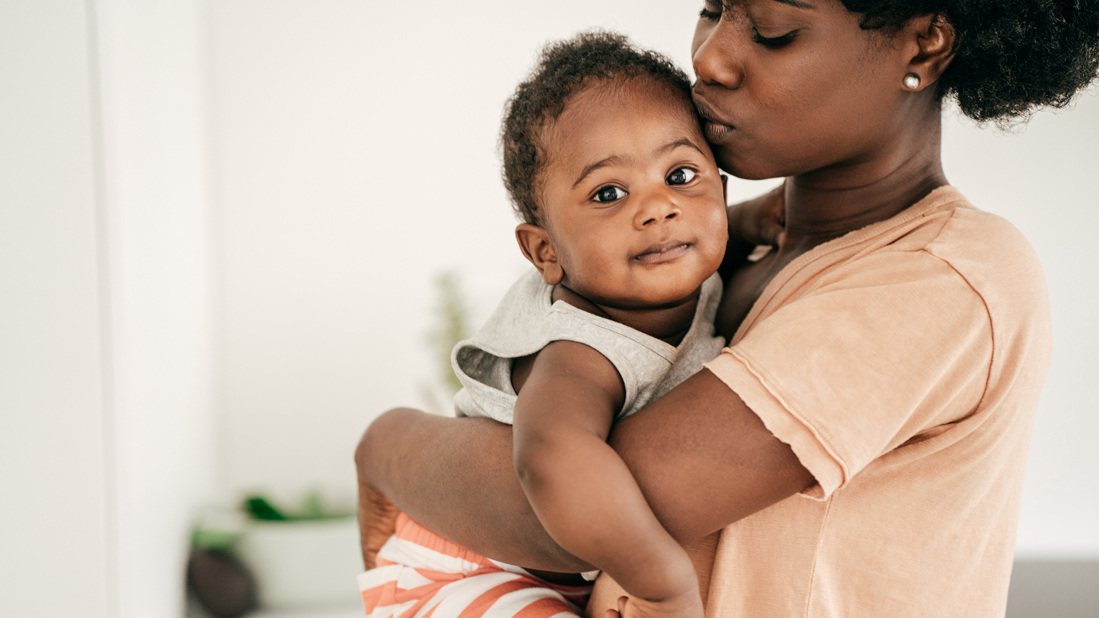 how-to-keep-a-baby-entertained-when-it-s-cold-outside-mom