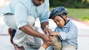 Basic First-Aid Tips Every Parent Should Know | Mom.com
