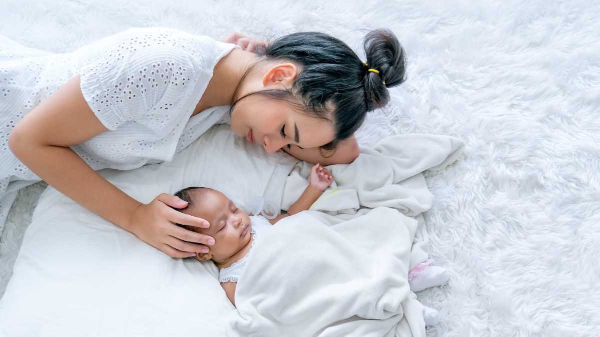 спящая мама азиатка и ее сын фото 114