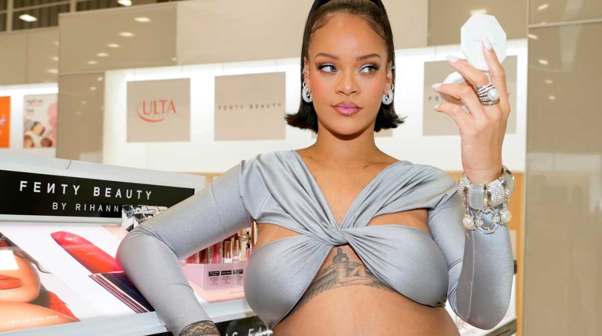 Rihanna Nipple Slip - Mirror Online