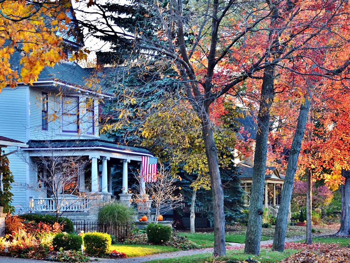 Things You Re Doing That Your Neighborhood Might Hate Mom Com Things You Re Doing That Your Neighborhood Might Hate Mom Com