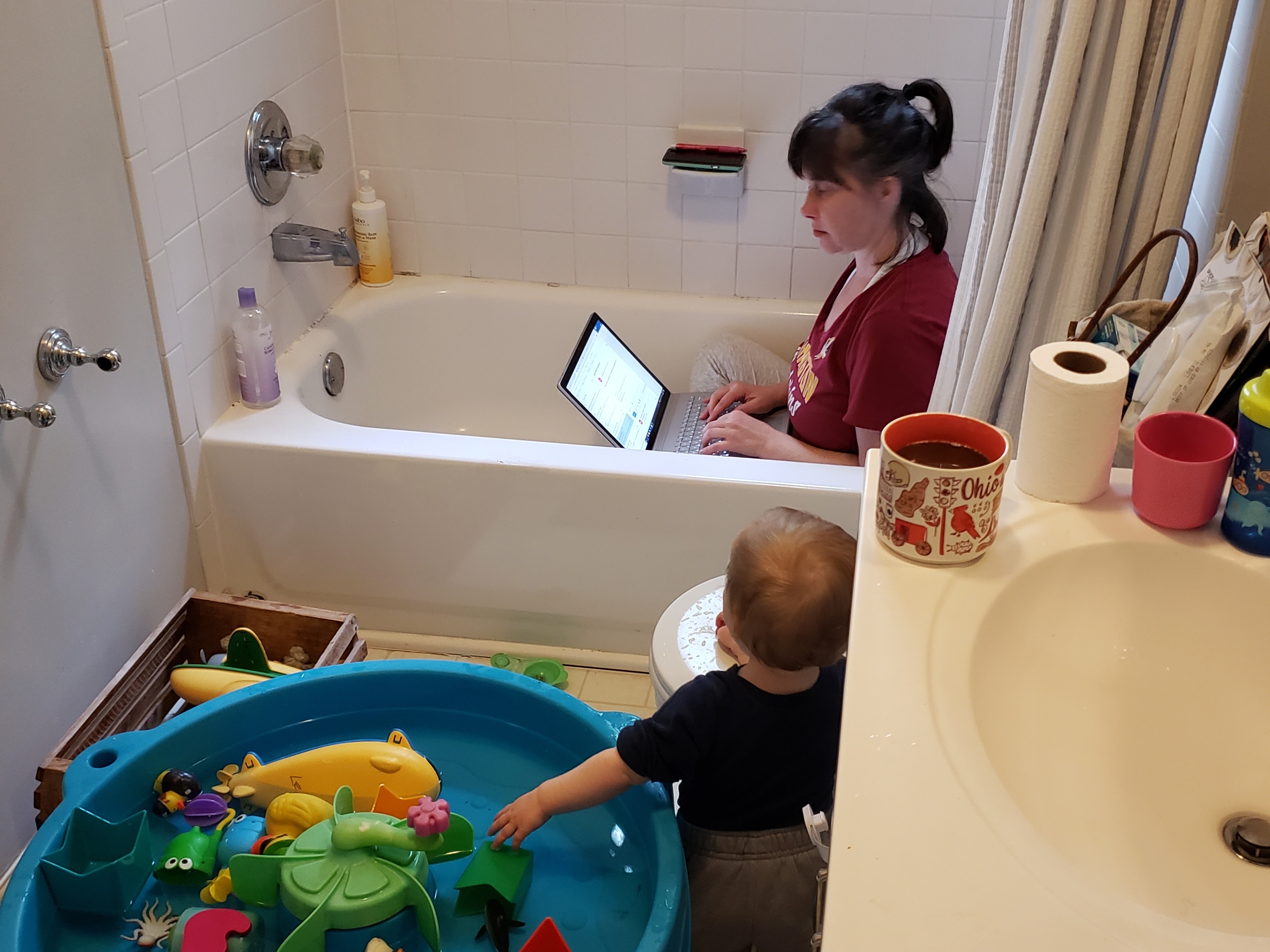 Photo of Mom Working in the Bathtub Strikes a Chord With Working Parents Everywhere