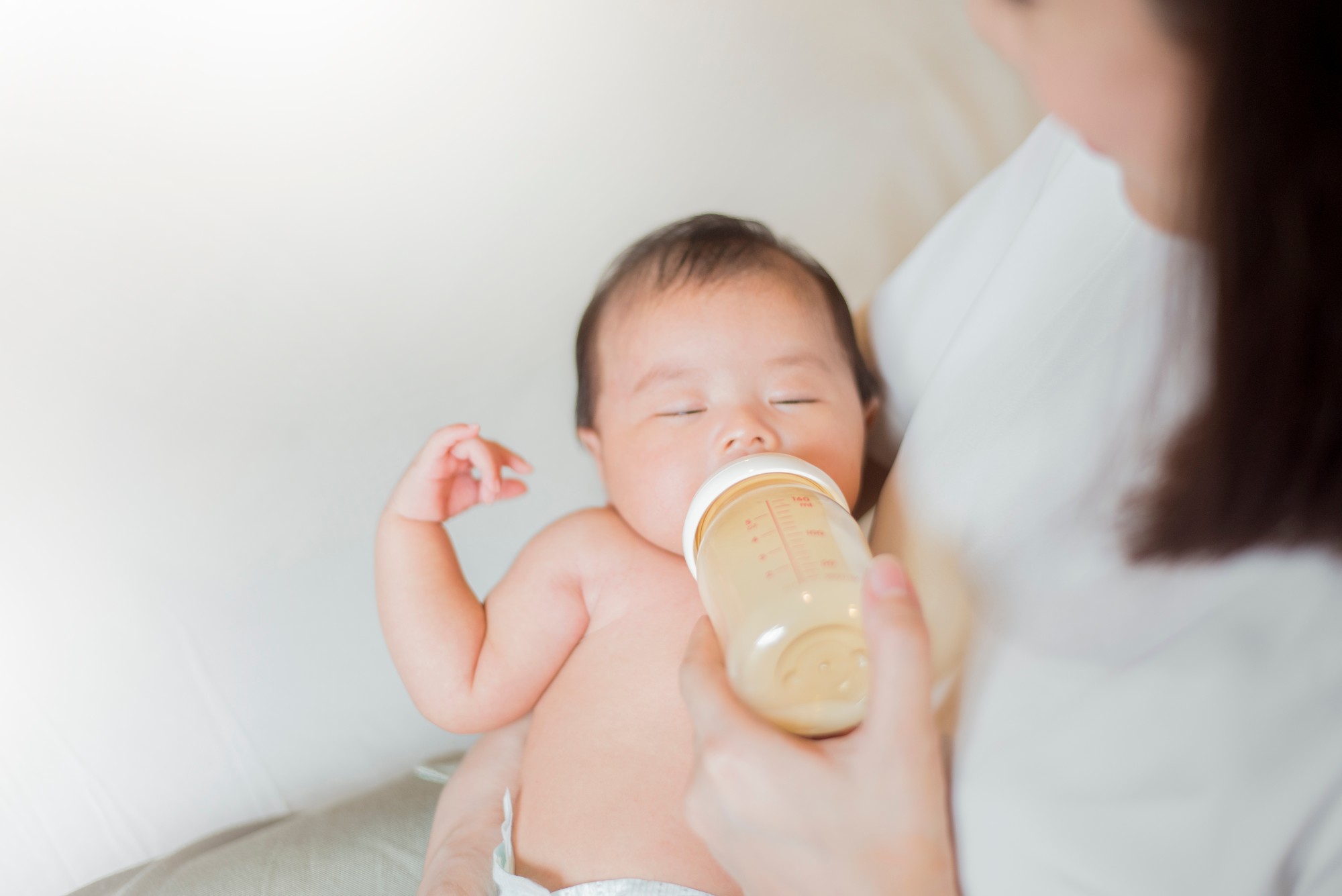 breastfeeding and formula newborn