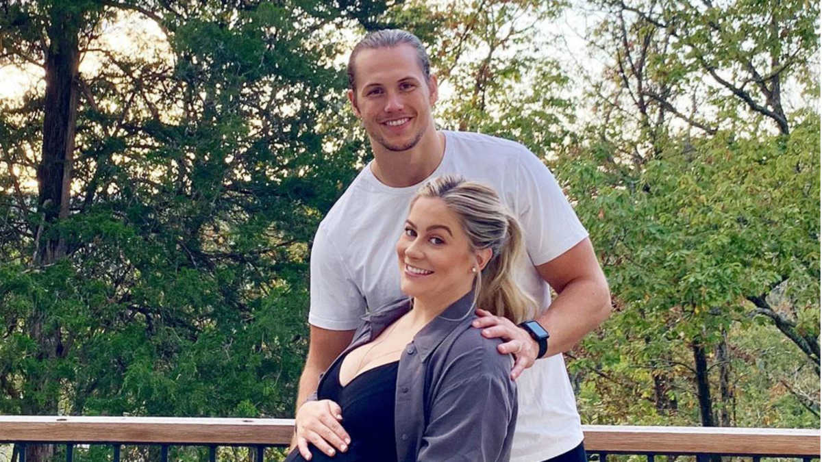 Shawn Johnson Is Still Waiting for Baby at Nearly 41 Weeks Pregnant ...