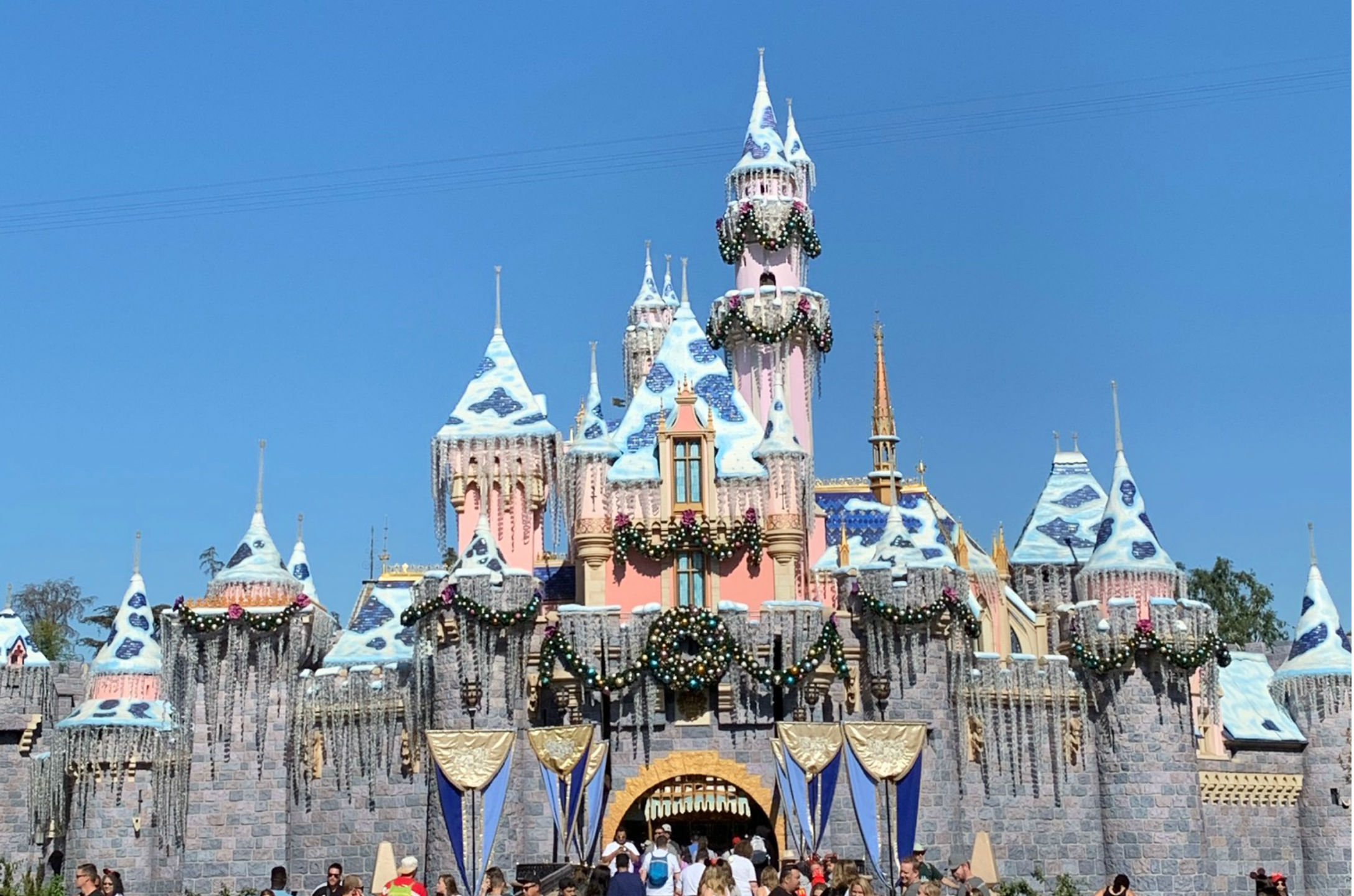 8 Can T Miss Things To Do At Disneyland During The Holidays