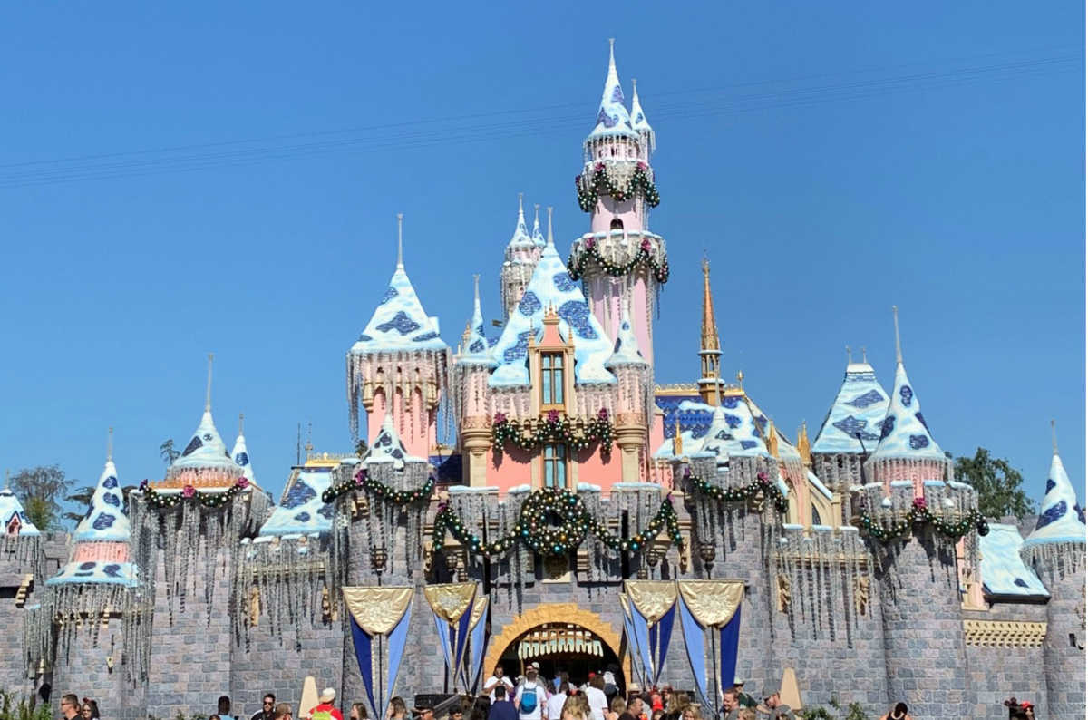 8 Can T Miss Things To Do At Disneyland During The Holidays