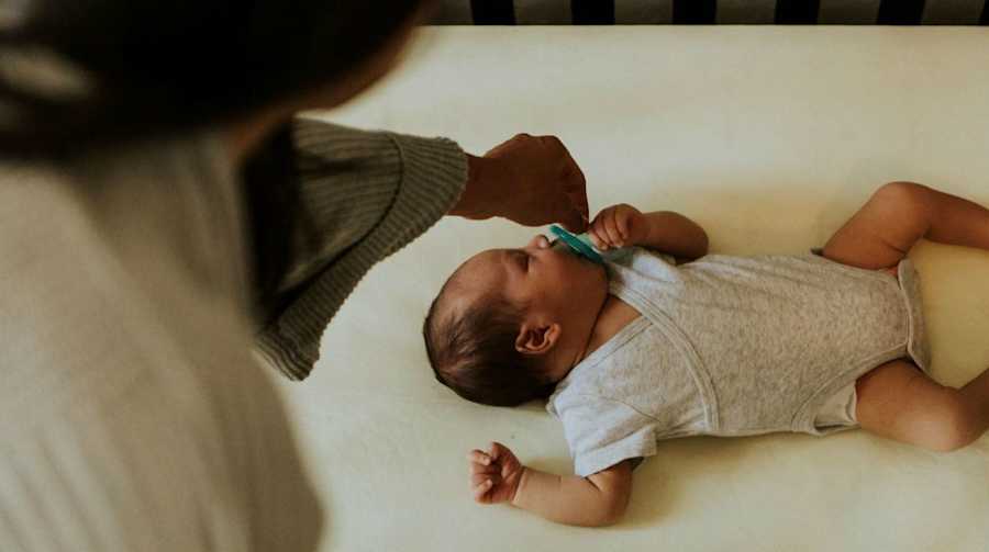 Baby falls asleep on breastfeeding pillow Clearance