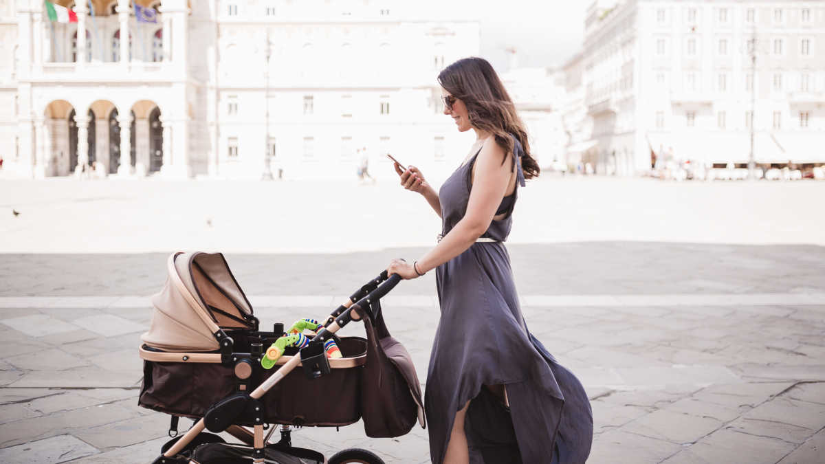 Effortless Postpartum Style: 5 Essential Pieces for Moms