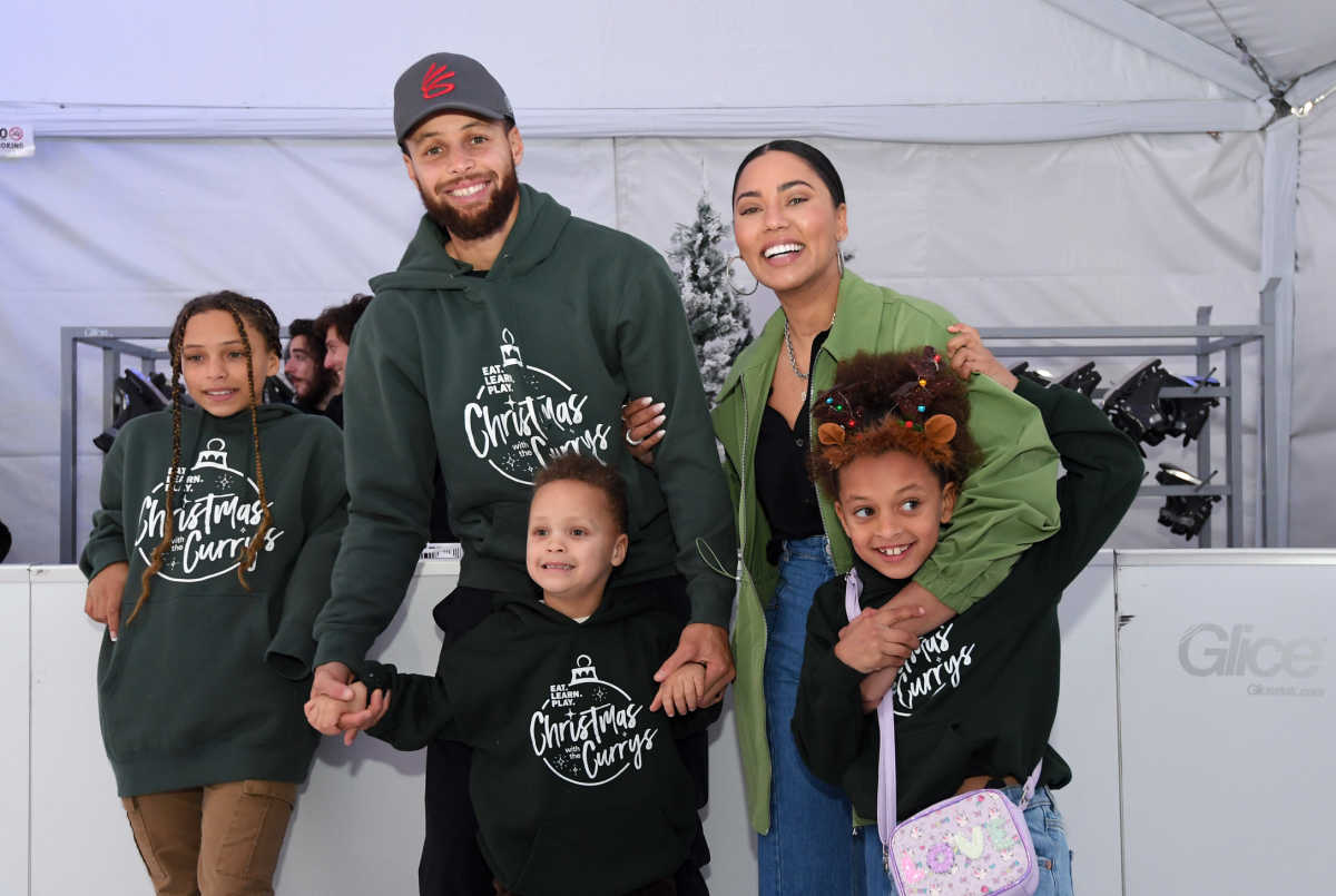 15 Of The Cutest Photos Of Nba Dad Steph Curry & His Kids | Mom.Com