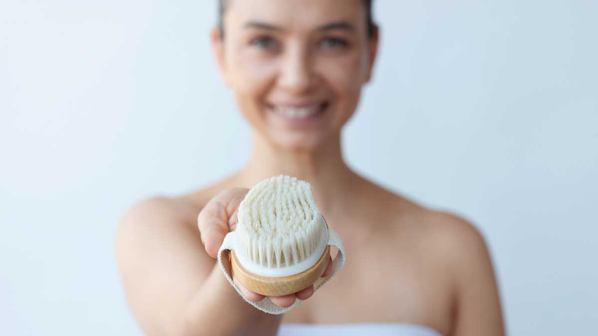 Dry Brushing Is as Rad as They Say Dry Brushing Is as Rad as They Say