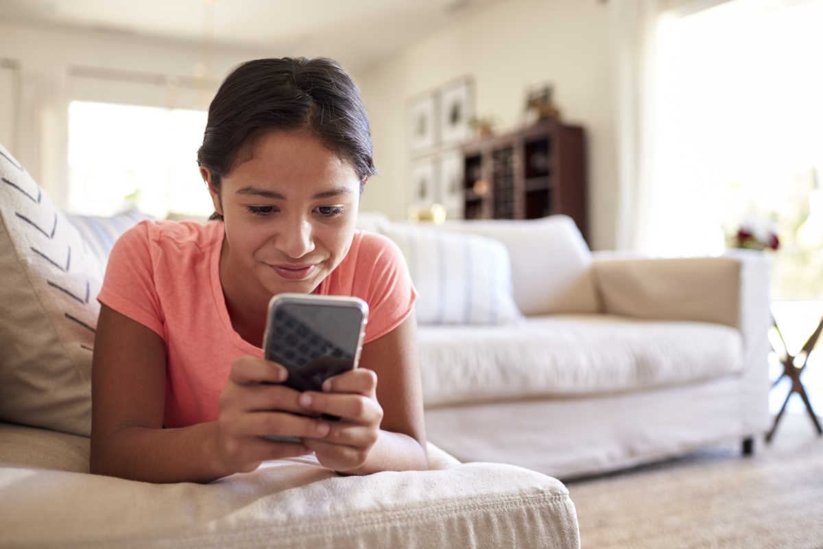 7 Reasons You Shouldn't Give Your Kid a Smartphone | Mom.com