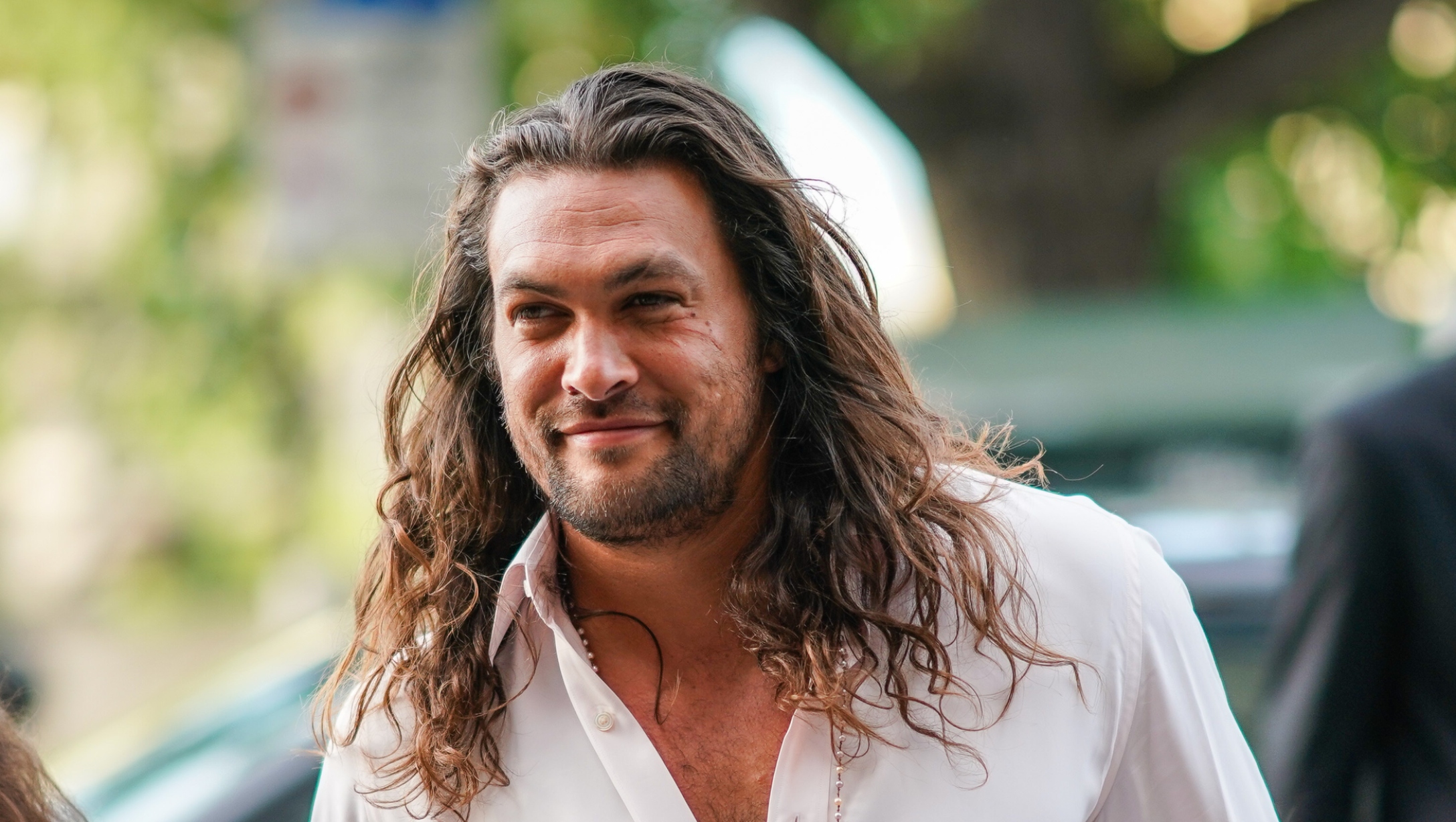 Jason Momoa Is All Smiles In Rare Family Photo Mom Com